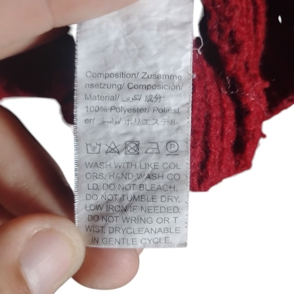 Elegant Red V-Neck Sweater - Picture 6 of 6